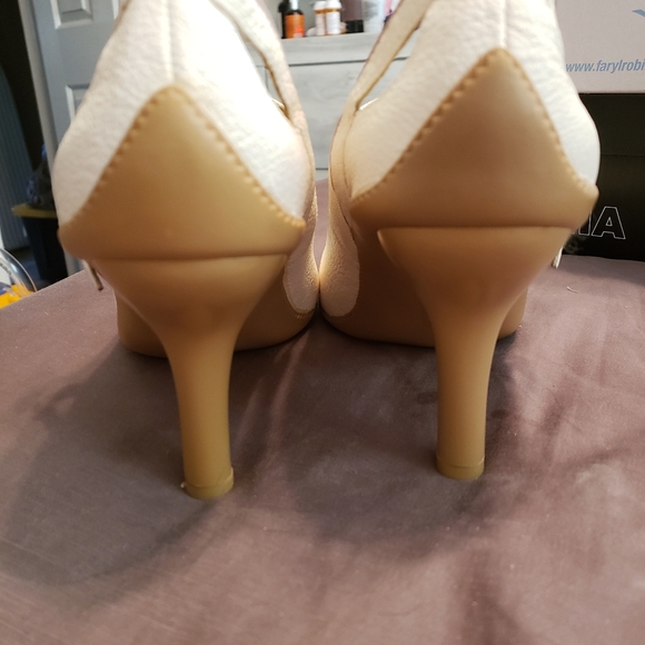 Womens Shoes - Closed Toe Pump - Picture 4 of 6